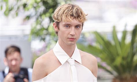 troye sivan      gay actor   family