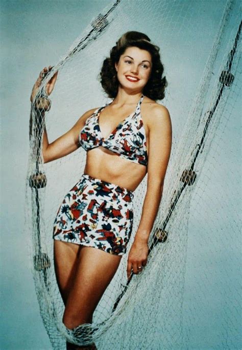 Beautiful Vintage Photos Of Esther Williams In Swimsuits From The 1940s