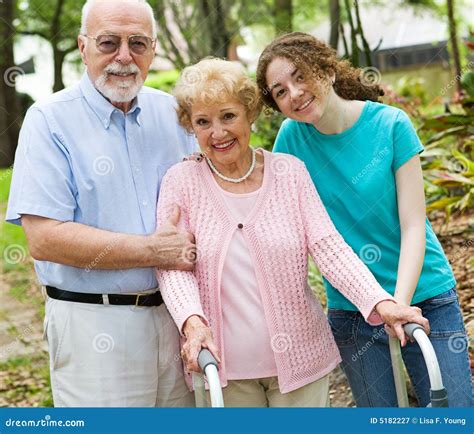 Abuelos Felices Fotografía De Archivo Libre De Regalías Imagen 5182227