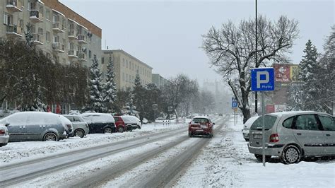 Intensywne Opady Niegu W Regionie Podkarpackim Trudne Warunki Na