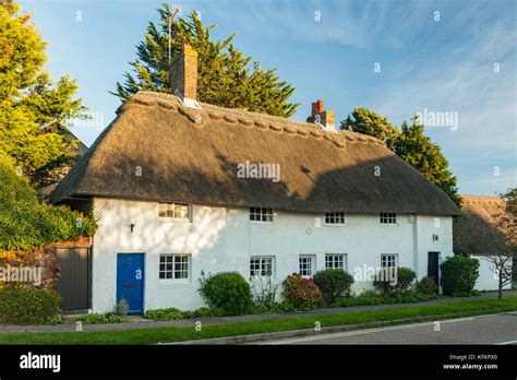 Sussex Cottage Hi Res Stock Photography And Images Alamy