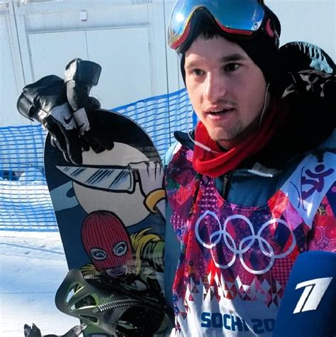 A Pussy Riot ot idéző deszkával siklik az orosz snowboardos disrupt