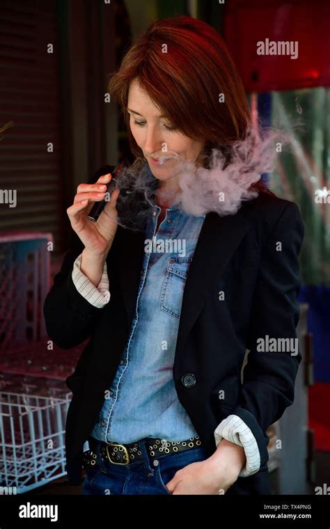 Mature Woman Smoking Hi Res Stock Photography And Images Alamy