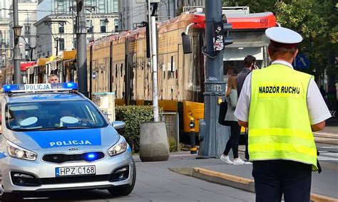 Wypadek na ul Marszałkowskiej w Warszawie Kobieta weszła wprost pod