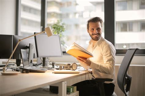 Trabalho presencial x trabalho em home office descubra os prós e