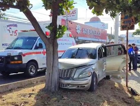 Dos Autom Viles Ocasionan Accidente Sobre La Ej Rcito Mexicano En Mazatl N