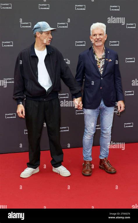 Marc Hosemann Und Heinz Strunk Bei Der Premiere Der Amazon Prime Video