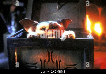 PHOEBE CATES ZACH GALLIGAN GREMLINS 1984 Stock Photo Alamy