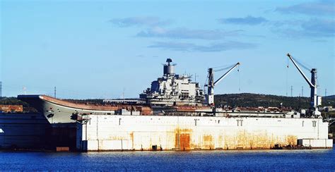 Admiral Kuznetsov Em Reparos Poder Naval