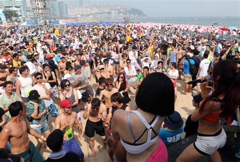 해수욕장 인산인해해운대 70만 인파 부산의 대표 정론지 국제신문