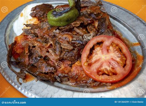 Alimentos Turcos Deliciosos Tradicionais No Espeto De Iskender Do No