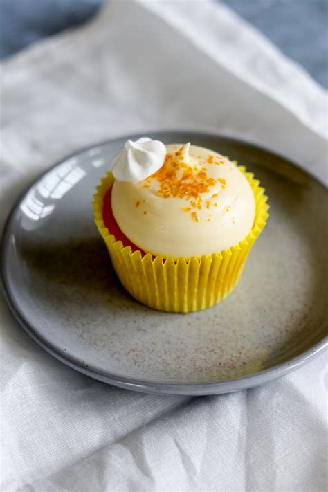 Lemon Cupcakes With Lemon Curd Cream Cheese Curly S Cooking