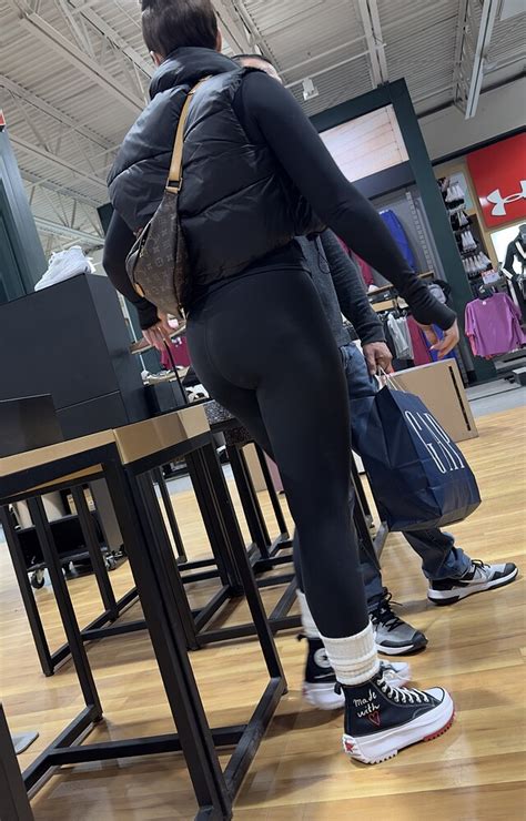 Gorgeous Milf In Tight Leggings Loved Showing Off Spandex Leggings Yoga Pants Forum