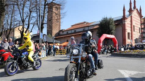 Le Immagini Della Prima Giornata Del Motoraduno A Fossano La Stampa