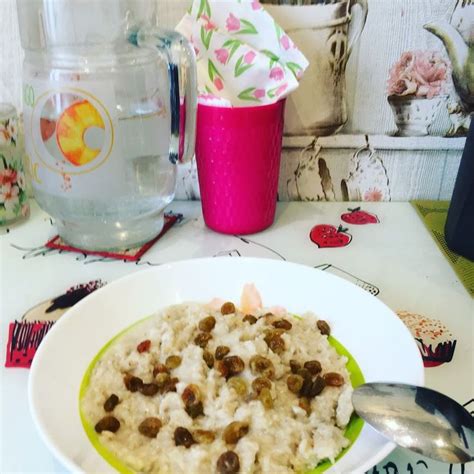 Смачна і корисна молочна рисова каша з родзинками в мультиварці