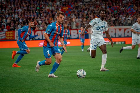 SM Caen Valentin Henry Et Hianga A Mbock Titulaires Contre Quevilly