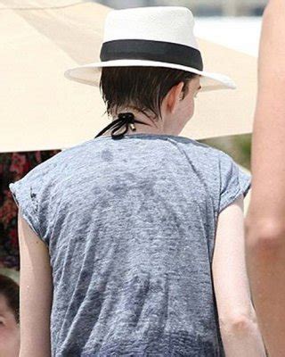 Anne Hathaway Exposing Sexy Body And Hot Ass In Bikini Porn Pictures XXX Photos Sex Images