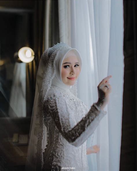 Formerly Accused Of Plastic Surgery Portraits Of Former Hot Celebgram Winny Putri Lubis Now