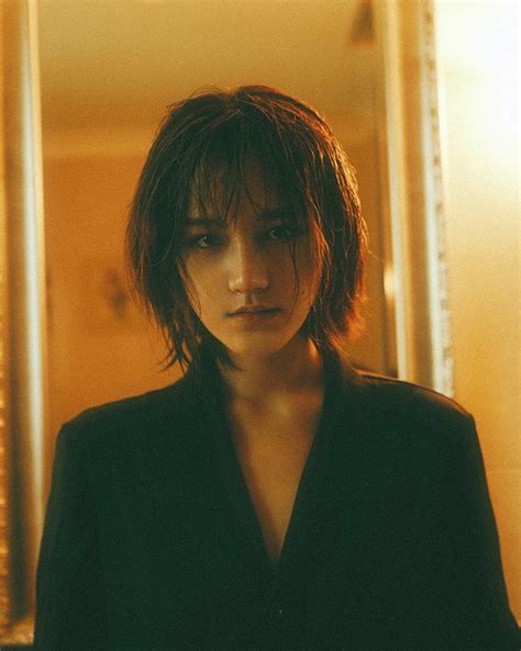 Hot girl Trung Quốc với gương mặt vừa xinh vừa soái quá mức quy định