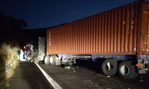 Muere Policía De Ziracuaretiro En Choque Contra Tráiler En La Siglo 21