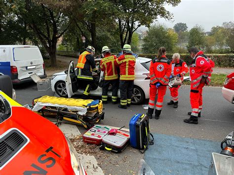 Kreis Main Spessart Nach Auffahrunfall Feuerwehr Rettet Mensch Aus