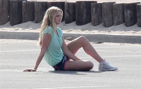 Обои shorts dress woman young beautiful model blonde long haired на телефон и рабочий