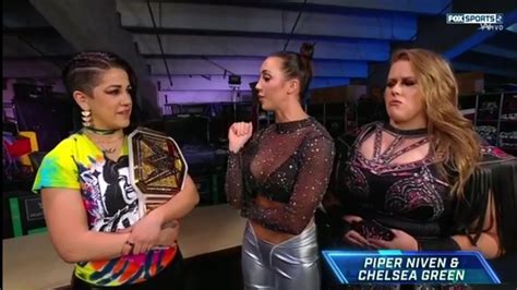 Chelsea Green And Piper Niven Interumpen A Bayley En Backstage Wwe