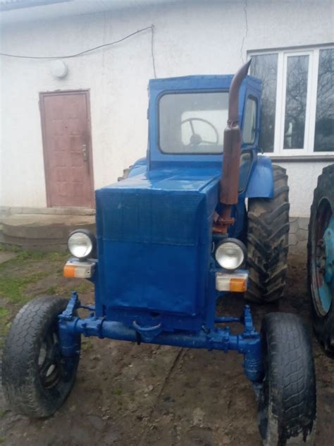 Т - 40 трактор: 2 600 $ - Бульдозери / трактори Чернівці на Olx