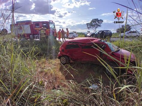 Acidente Entre Dois Carros Deixa Um Morto E Quatro Feridos Na Df