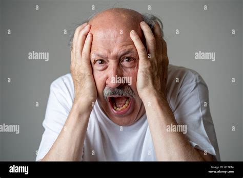 Portrait D Un Homme De Peur Peur De L Expression De La Peur Dans Les