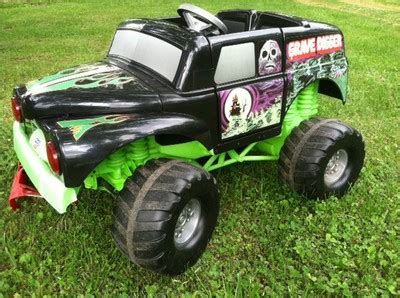 RARE GRAVE DIGGER Power Wheels Monster Truck 12 Volt Battery Powered ...