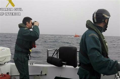 Canarian Weekly The Guardia Civil Rescue Two Crew Members Of A