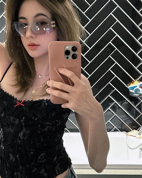 Ng Nh K M Th N M T V I Hot Girl N Ng B Ng Nam Streamer Khi N C M Ghen T