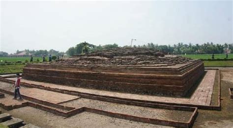 9 Peninggalan Kerajaan Tarumanegara Dan Gambarnya Prasasti Candi