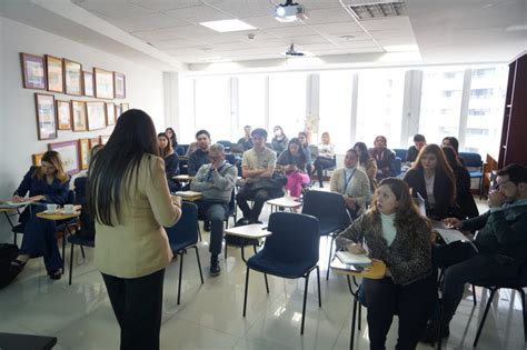 Profesora Uah Michelle Azuaje Imparte Taller A Funcionarios De La