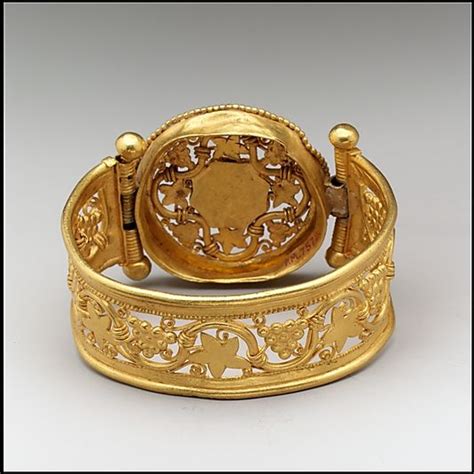 Bracelet With Grapevine Pattern Byzantine The Metropolitan Museum Of