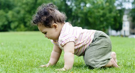 Developmental milestones: crawling | BabyCenter