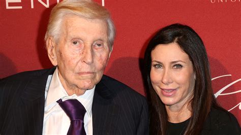 Sumner Redstone ex-driver delivered $1M to women: Report