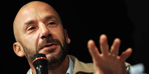 Morte Vialli La Vita In Diretta Dedica L Apertura Al Grande Campione