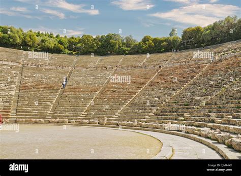 Antikes Theater Epidaurus Fotos Und Bildmaterial In Hoher Aufl Sung