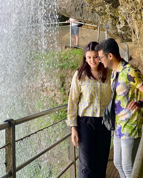 Zulqarnain And Kanwal's Dreamy Vacations In Europe | Reviewit.pk
