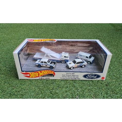 Hot Wheels Premium Track Day Nissan Mercedes Benz Ford Race Team Display Set With Diorama