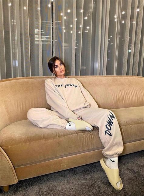 Nicki Studios Nude Youth Crewneck Storlek L K P P Tradera