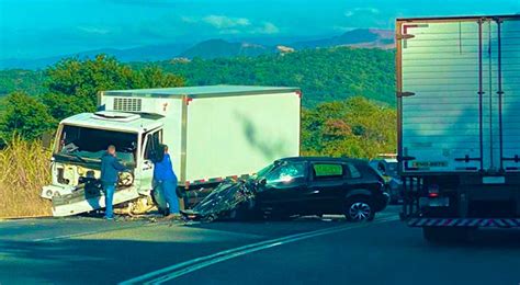 Acidente Deixa Transito Parado Na Br V Deo Tila Lemos