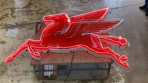 Neon Mobil Pegasus 1951 Original YouTube