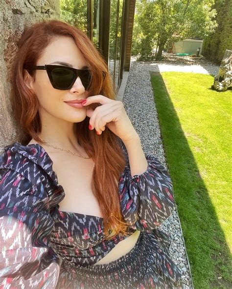 Мине Тугай | Fashion, Square sunglass, Sunglasses