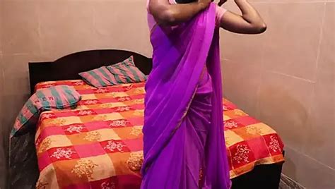 Indian Bhabhi In Saree Remove Clothes And Pussy Fingering XHamster