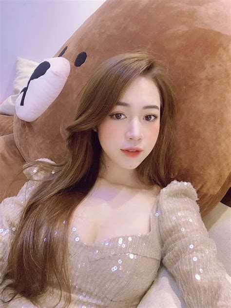 Hot girl Quảng Ninh đốt mắt người nhìn với những khoảnh khắc nóng bỏng Báo Dân trí