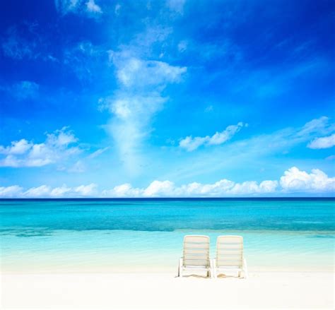 Premium Photo | Blue sky on beach, maldives