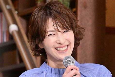 吉瀬美智子「この顔、必死に飛びました」 ほうきで全力ジャンプ姿に反響「おちゃめ」「美魔女」 Encount